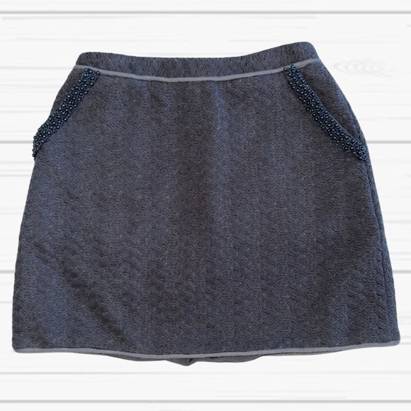 Retro-Inspired Beaded Two-Piece-Set: Grey Jacket & Skirt - Picture 6 of 10